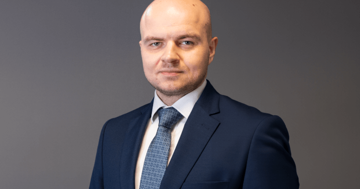 kamil-herudzinski-szare-social-media